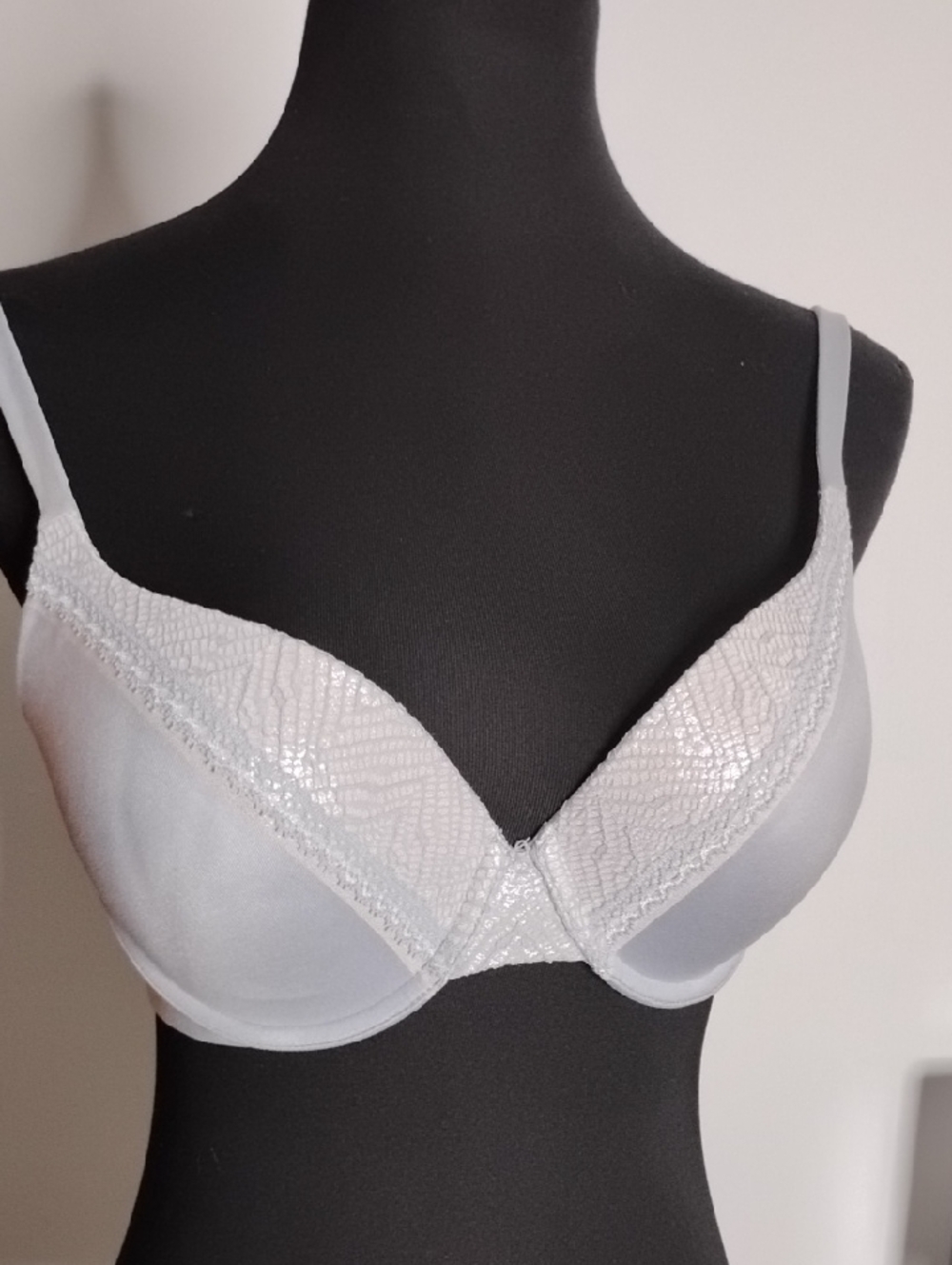 Victorias Secret Light Gray Lace-Accent Underwire Bra - Women Intimates